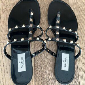 Garavani Valentino flipflip with rock studs (only worn once)